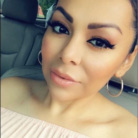 Meet your Posher, Roxy - Picture 1 of 1